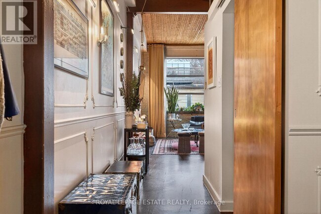 Photo du bâtiment - 365 Dundas St E