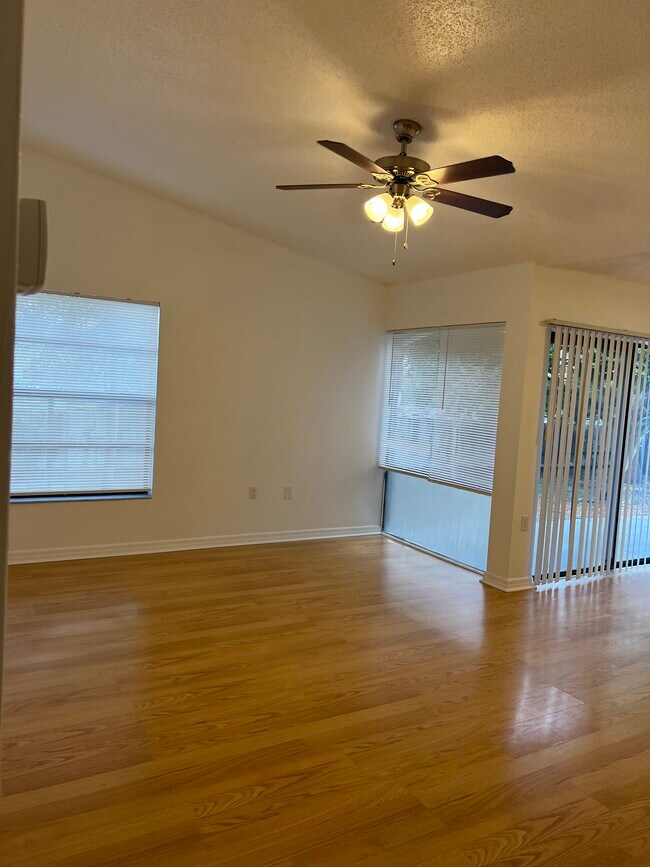 Foto del edificio - 2673 Warmsprings Way
