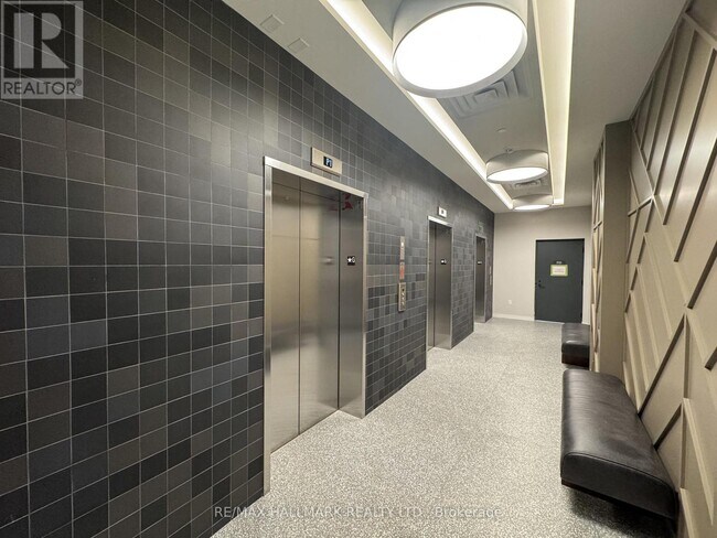 Photo du bâtiment - 2495 Eglinton Ave W