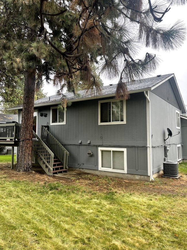 Building Photo - Riverside Harbor Two Story Home