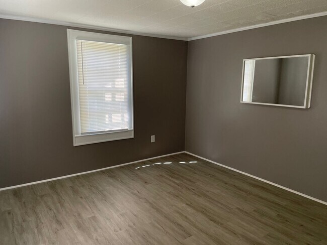 Building Photo - 2 Bed, 1 Bath home located in Troy- $850 M...