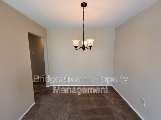 Building Photo - 4352 Sunray Rd
