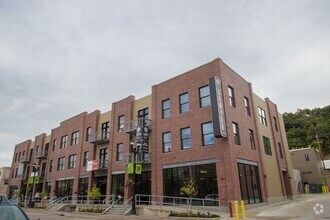 Building Photo - 136 W Pierce St