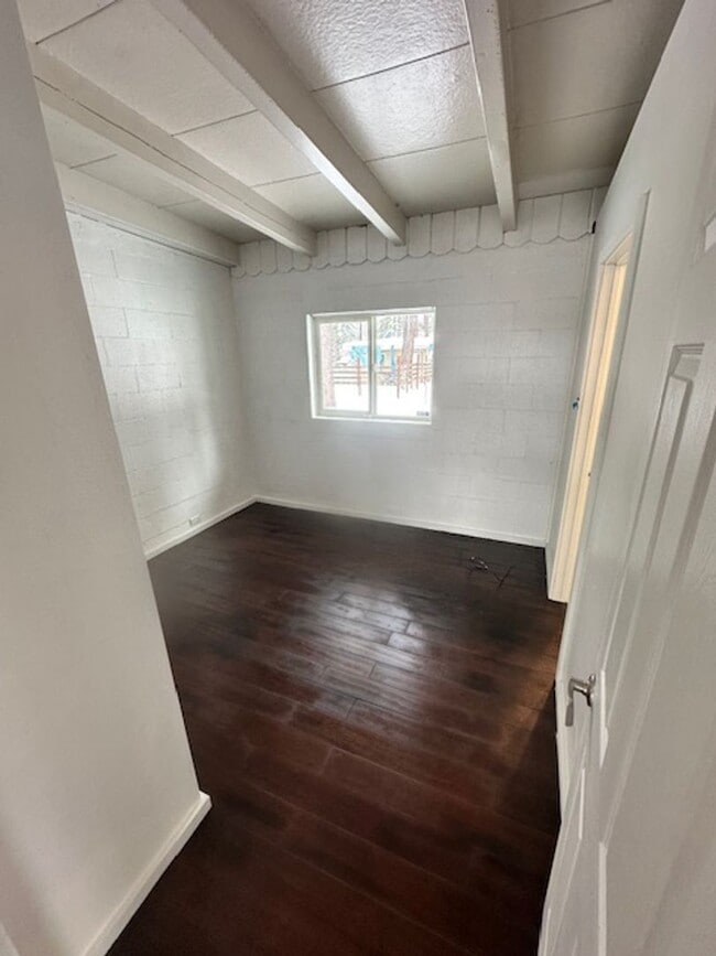 Building Photo - 2Bd home close to Bijou school! Call for availability today!