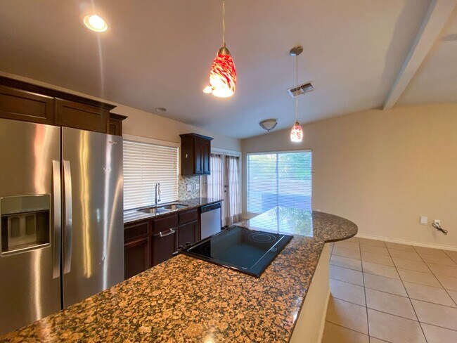 Foto del edificio - Adorable house on Large LOT 3 Bedroom 2 ba...