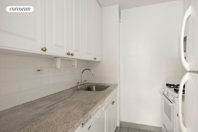 Foto del edificio - 310 E 46th St