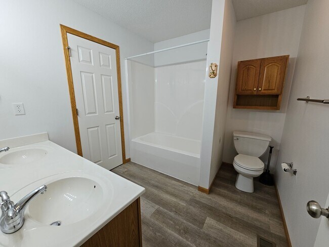 Building Photo - 50 Thistle Court