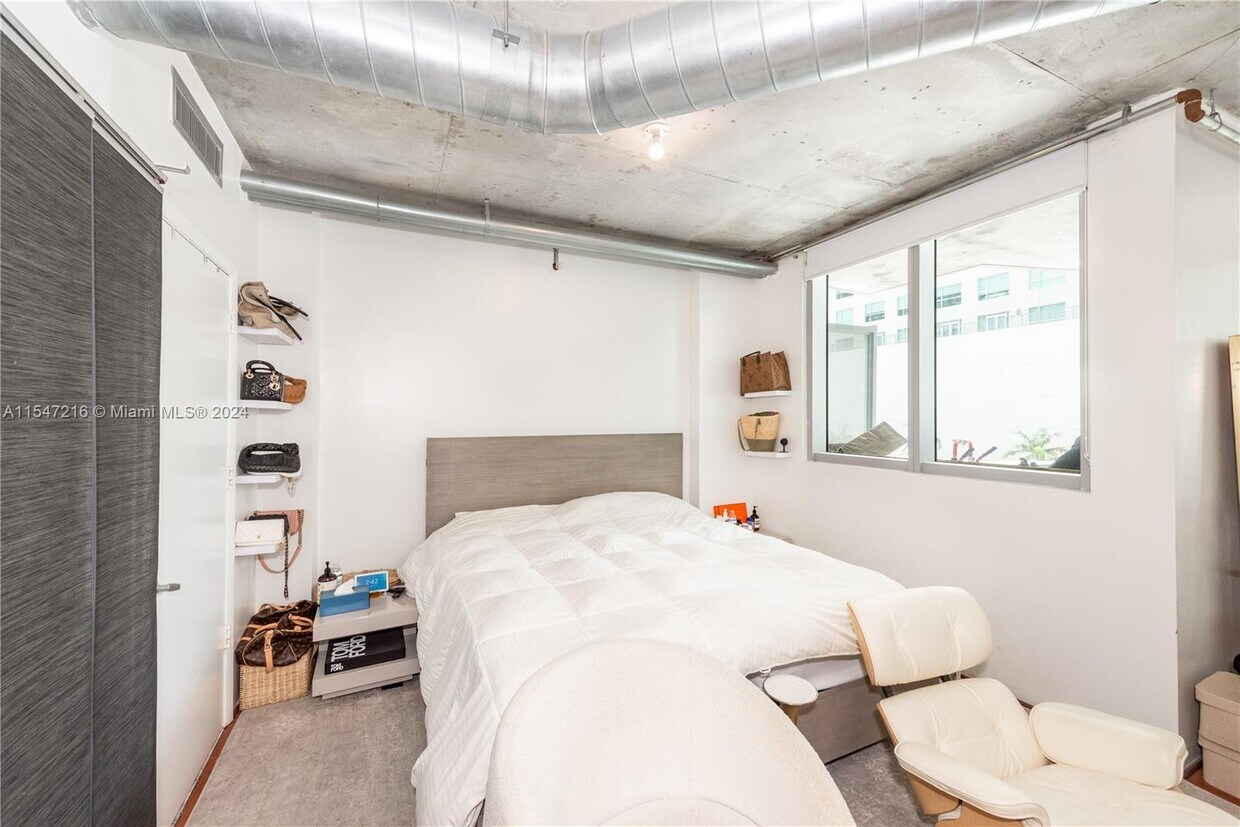 Foto del edificio - 690 SW 1st Ct