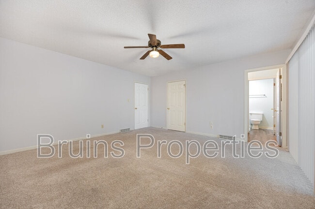 Foto del edificio - 229 Creekwood Dr