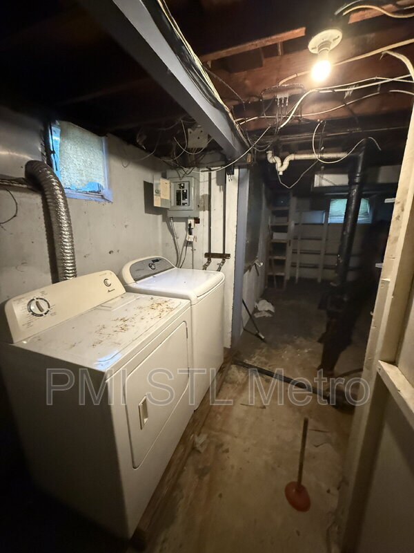 Building Photo - 10816 Spring Garden Dr