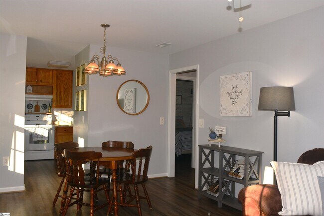 Building Photo - 410 Hammett St Ext