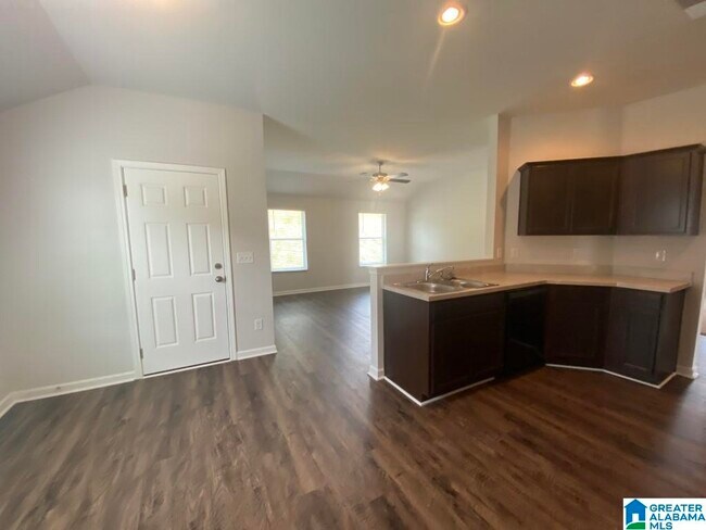 Building Photo - 280 Americana Dr