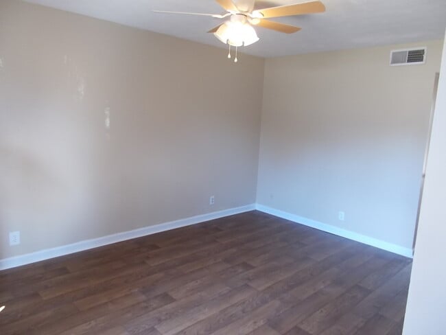 Building Photo - Welcome to the Delightful End Unit! This c...