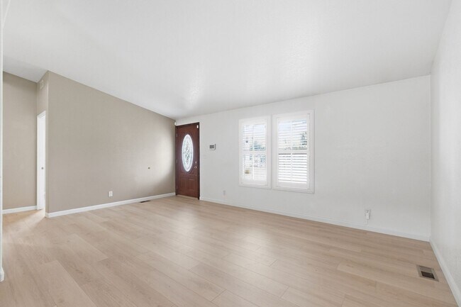 Foto del edificio - 6361 Charles Ave