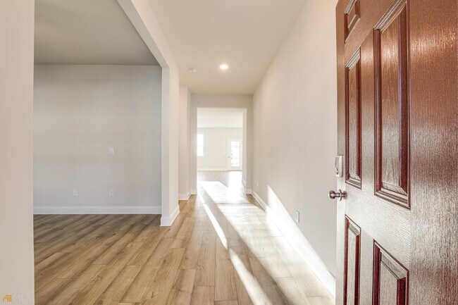 Foto del edificio - 360 Caledonia Ct