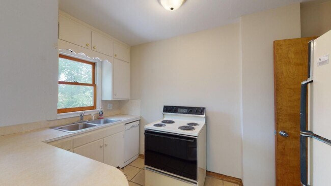 Foto del edificio - Great Location - Available August 1st