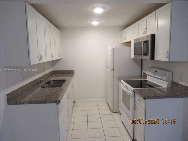 Building Photo - 2405 Antigua Cir