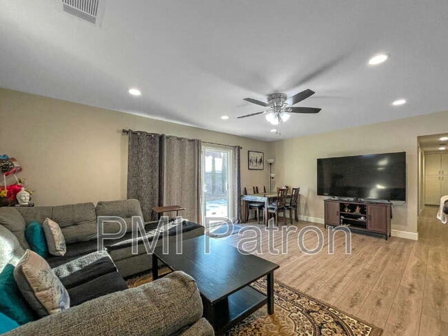 Building Photo - 6724 Sequoia Dr