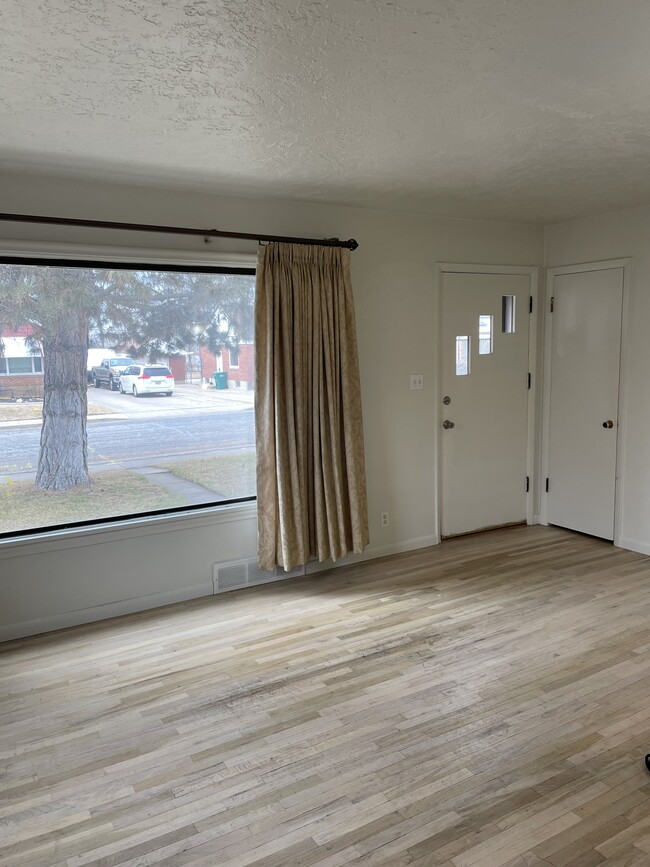 Upstairs living room - 5472 S 2200 W