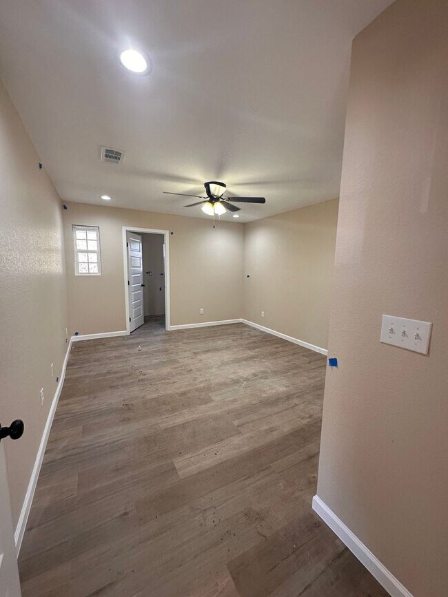 Foto del edificio - 1806 Teston Ln