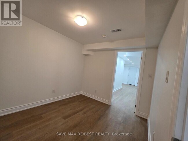 Photo du bâtiment - 55 Bushwood Trl