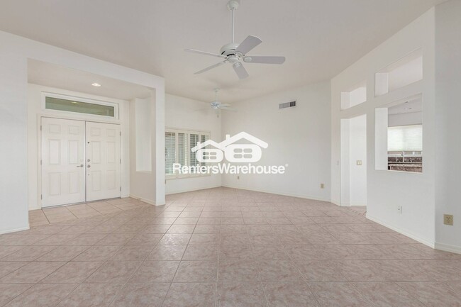Foto del edificio - 15902 W Sentinel Dr