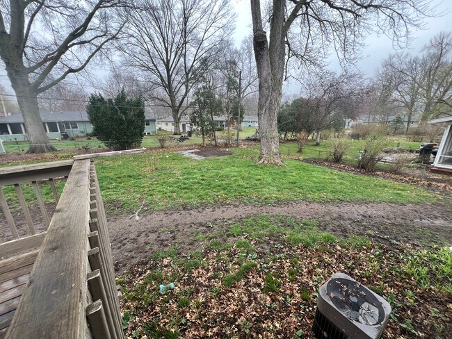 Foto del edificio - 3 bedroom 1.5 Bathroom with a Large Backyard and Basement