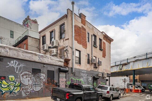 Building Photo - 941 Willoughby Ave