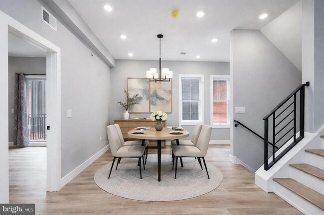 Building Photo - 2323 E Cabot St