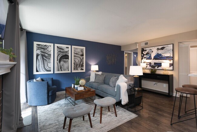 Foto del edificio - Comfort Meets Style | Ask About Move-In Sp...