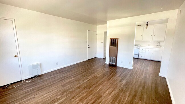 Foto del edificio - Beautiful Belmont Heights Studio for Rent!