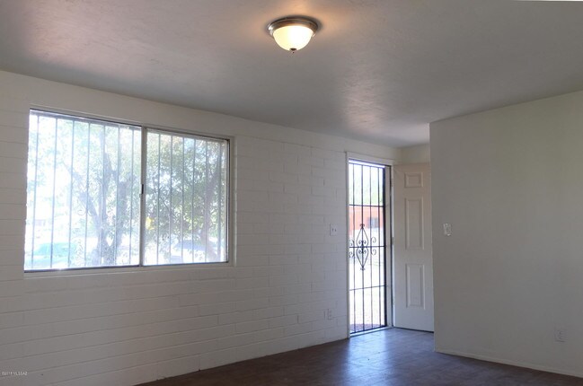 Foto del edificio - 2503 Parkside Dr