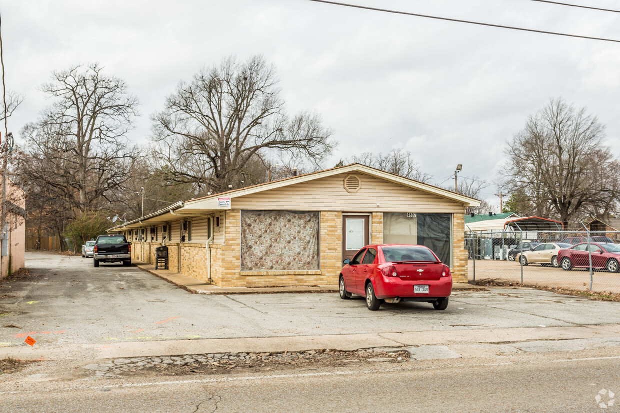 Building Photo - 4607 E Nettleton Ave