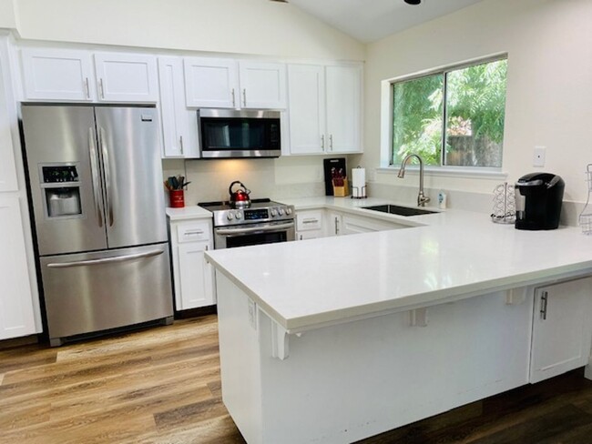 Foto del edificio - $2,750 Champlain & Perrin, 3 Bedrooms - E....