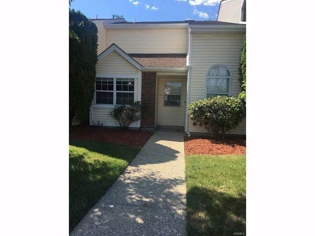 Foto principal - 27 Brick Pond Rd