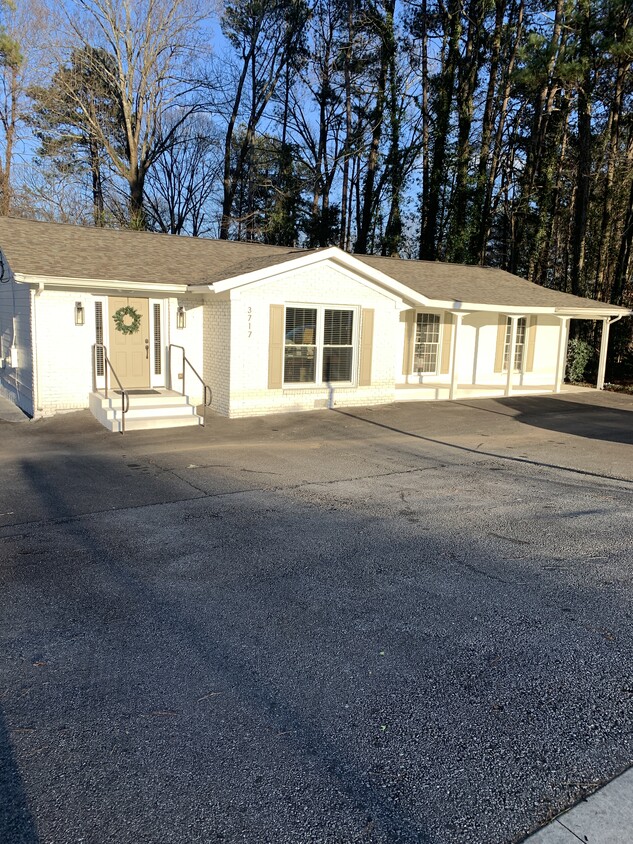 Primary Photo - 3717 Chamblee Dunwoody Rd
