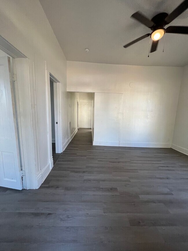 Building Photo - Recently remodeled 3 bedroom 1 bathroom home!