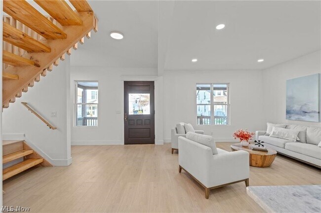 Foto del edificio - 1422 W 77th St