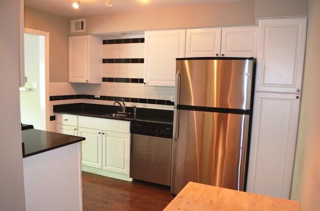Building Photo - 1499 Shermer Rd