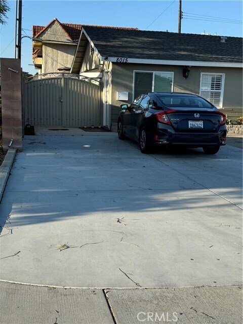 Foto principal - 8015 Sterling Drive