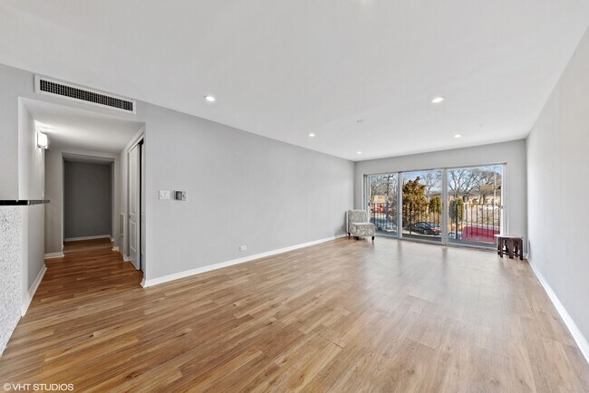 Building Photo - 5001 Carriageway Dr