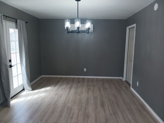 Foto del edificio - 3 Bedroom, 1 Bathroom Home! Schedule a Showing Soon!