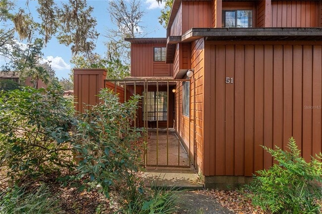 Building Photo - 900 SW 62nd Blvd