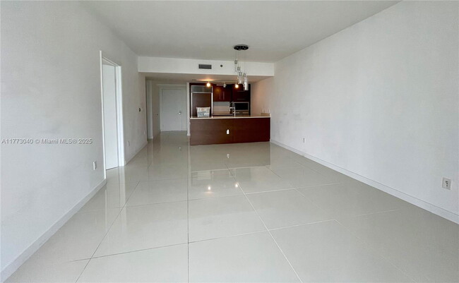 Building Photo - 475 Brickell Ave