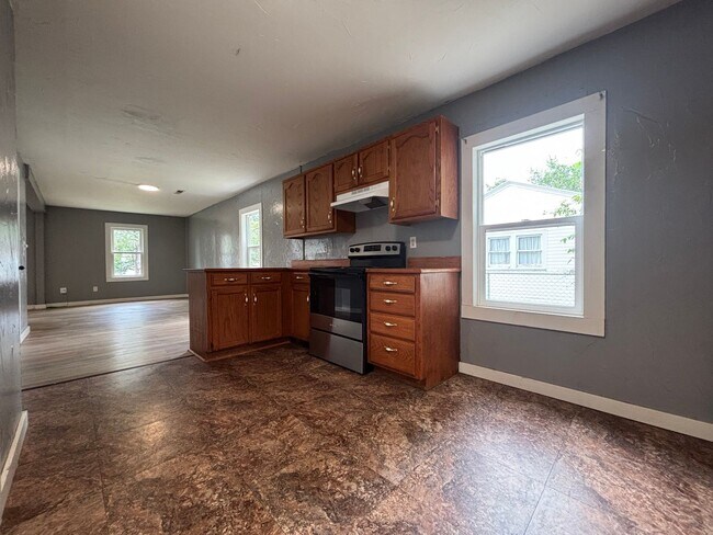 Foto del edificio - Beautiful 3 bedroom 1 full bath home avail...
