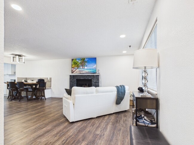 Building Photo - 313 N Oklahoma St