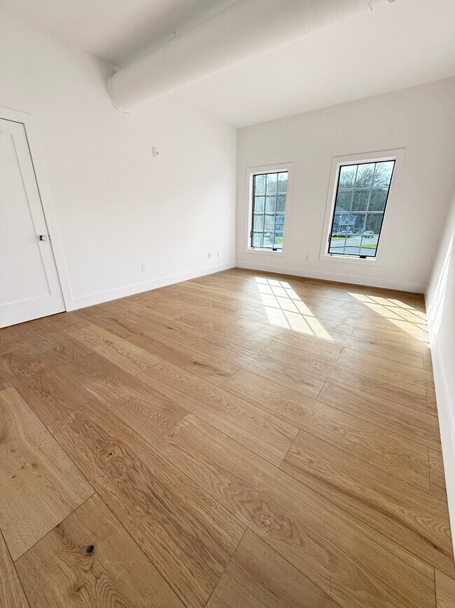 Building Photo - 3 Side Cut Rd