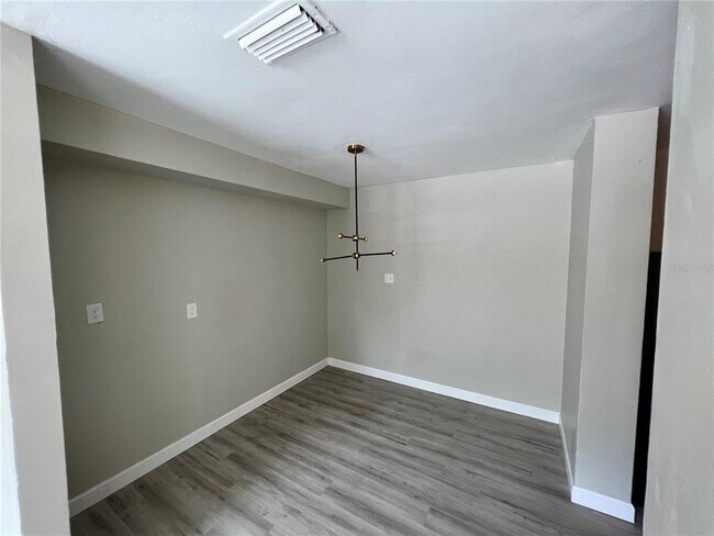 Foto del edificio - 9601 N 14th St