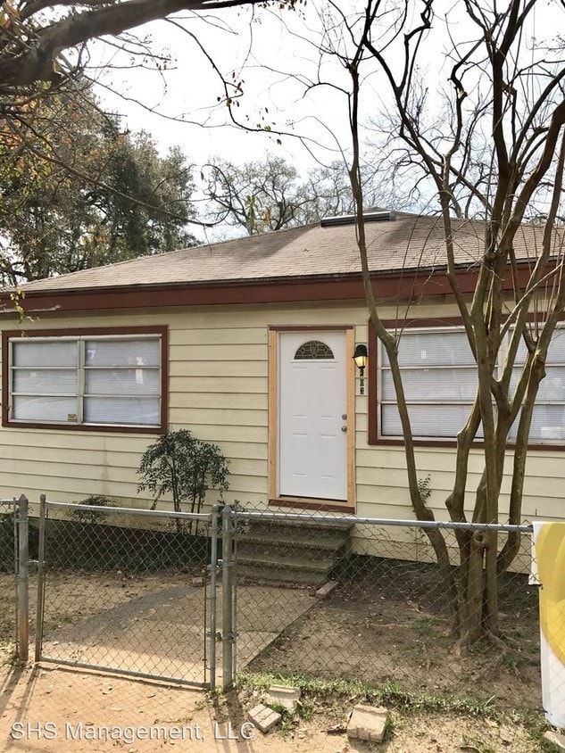 Building Photo - 1803 W Pensacola St