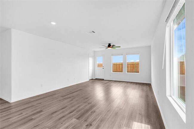 Building Photo - Nice One Story Home with Open Floorplan in Jarrell